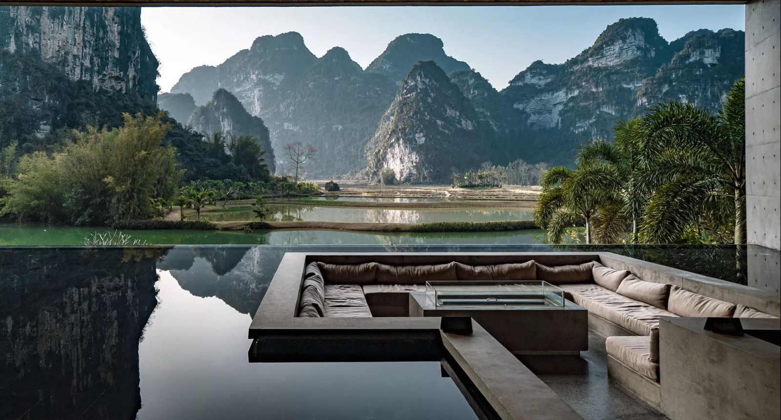 A private contemporary retreat overlooking the karst landscape of China